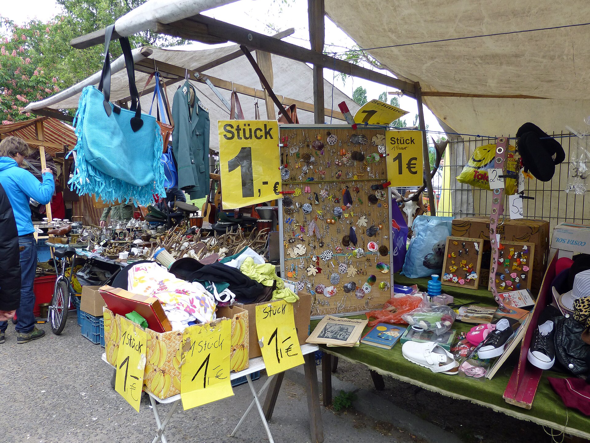 Mauerpark flea market
